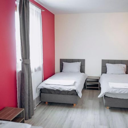 Redwood Hostel Люблин Экстерьер фото