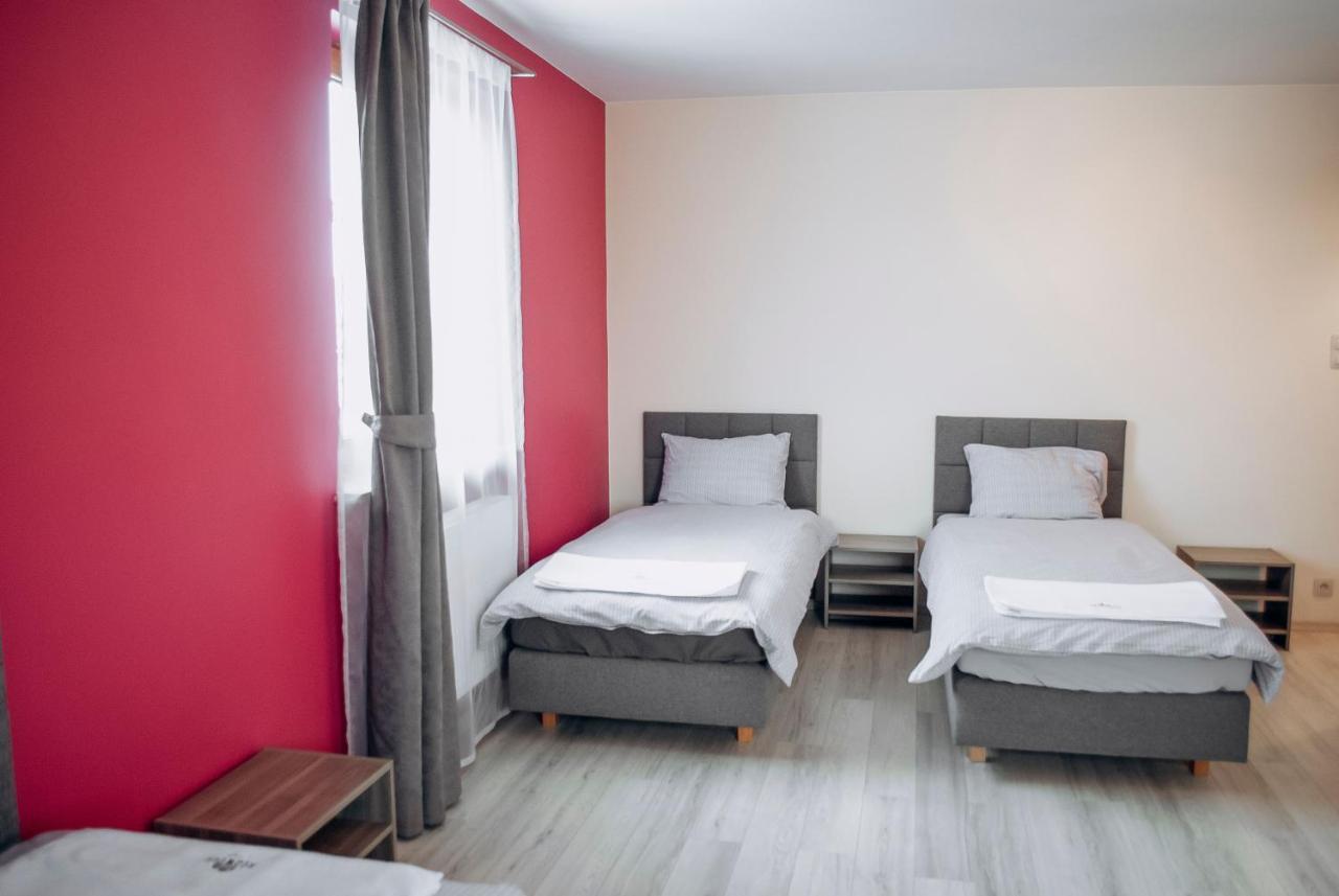 Redwood Hostel Люблин Экстерьер фото