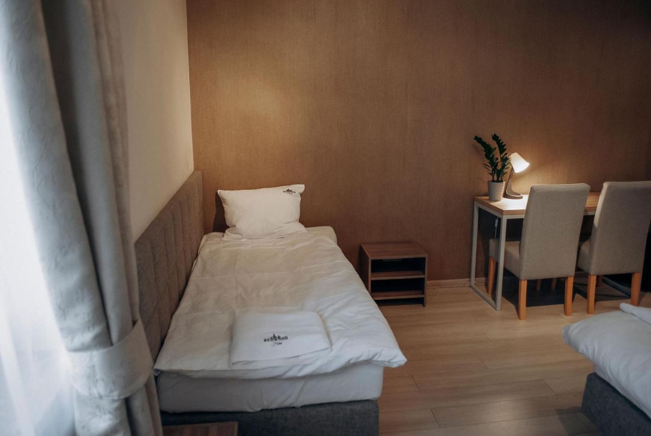 Redwood Hostel Люблин Экстерьер фото